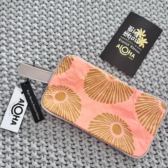 ALOHA Collection Handbags - Aloha Collection• SUPER SPECIAL LIMITED EDITION DOPP KIT in OPIHI NUI